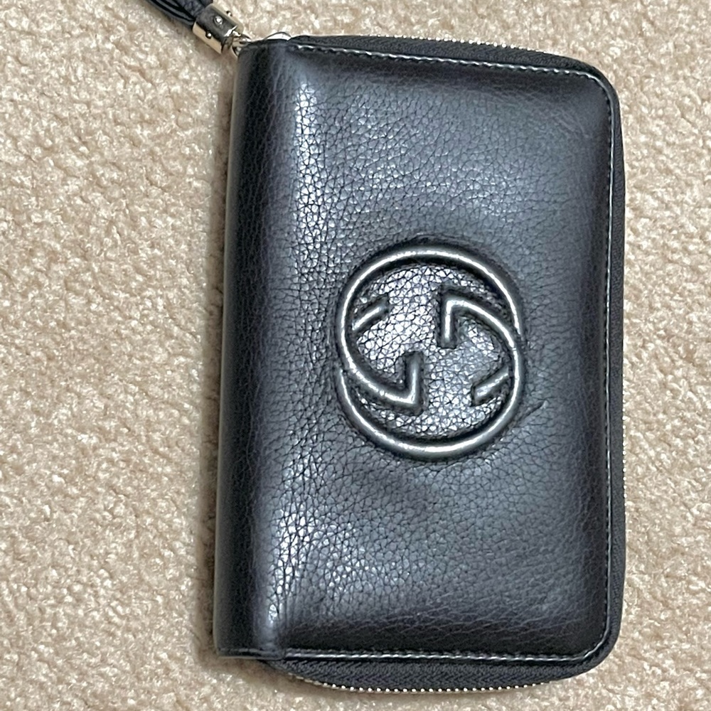 Gucci Pebbled Calf-Skin Zip-Around Wallet